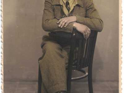 La nostra guida mostra alcune delle foto scovate in anni di studi. �Il signore qui ritratto � Andrej Dolecki - afferma Gianluca brandendo una delle immagini - ferito a Montecassino e morto nell�ospedale militare di Bari�